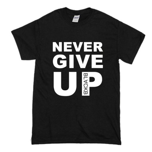 Never Give Up – Mo Salah T Shirt (Oztmu)