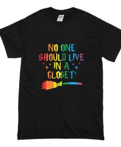 No One Should Live In A Closet T-Shirt (Oztmu)